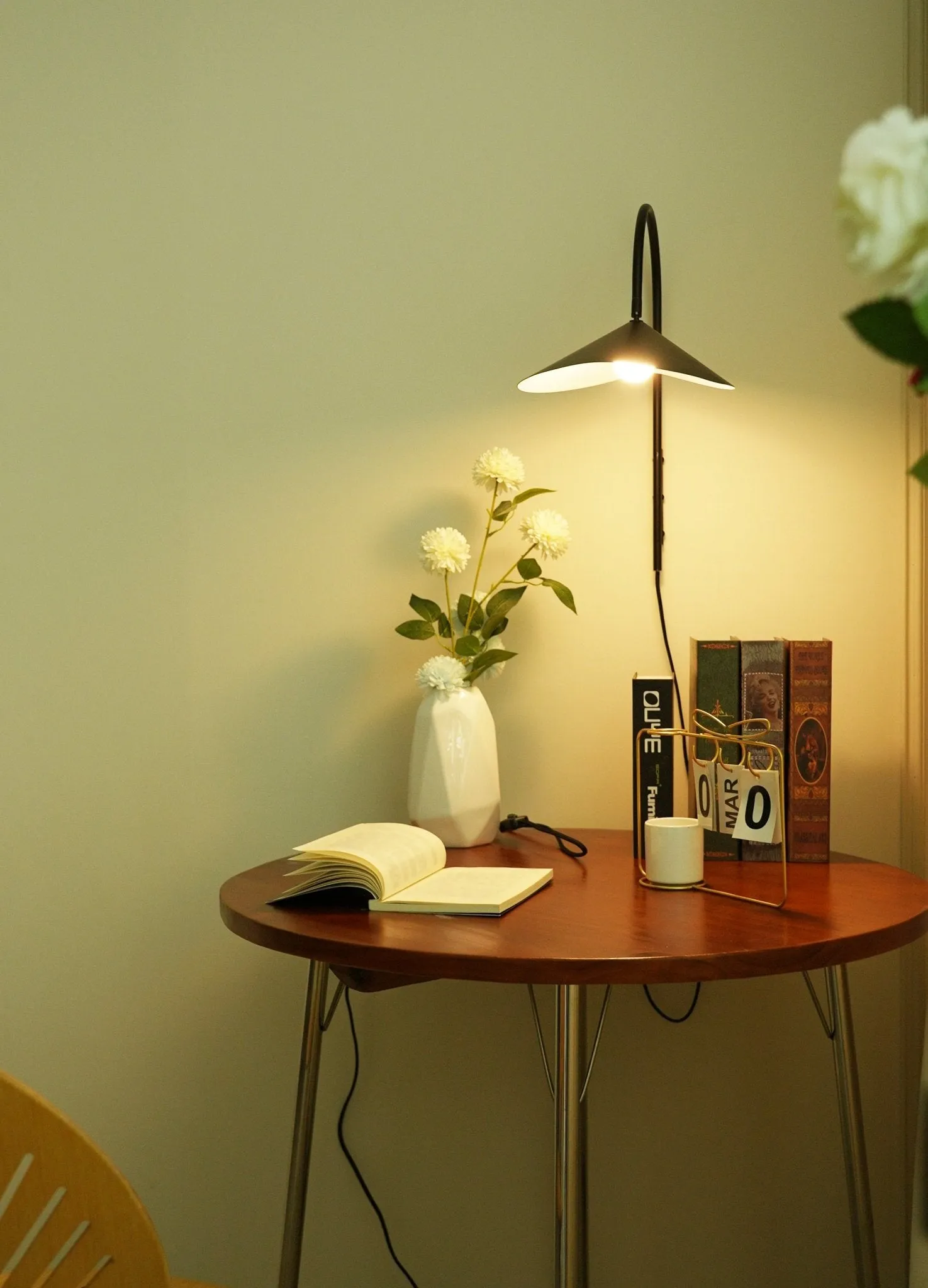 Arum Swivel Wall Lamp