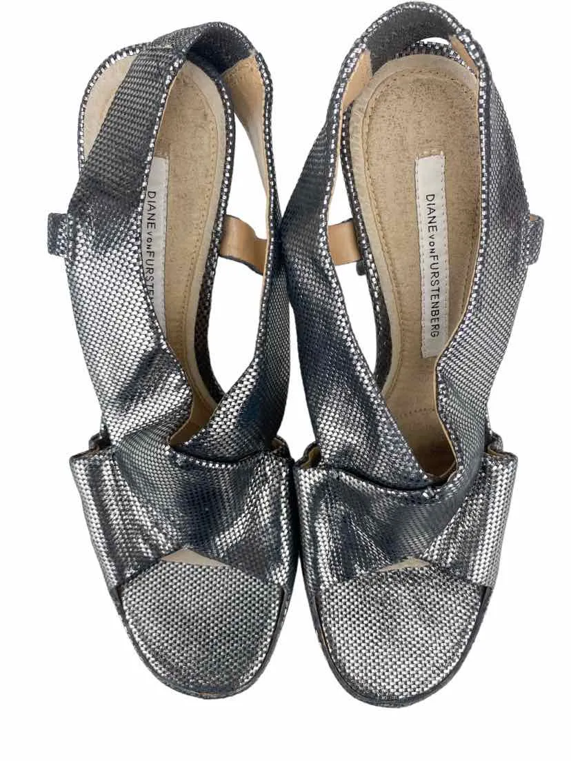 Diane Von Furstenberg, Women's Zia Metallic Platform Sandal, Gunmetal, Size 7